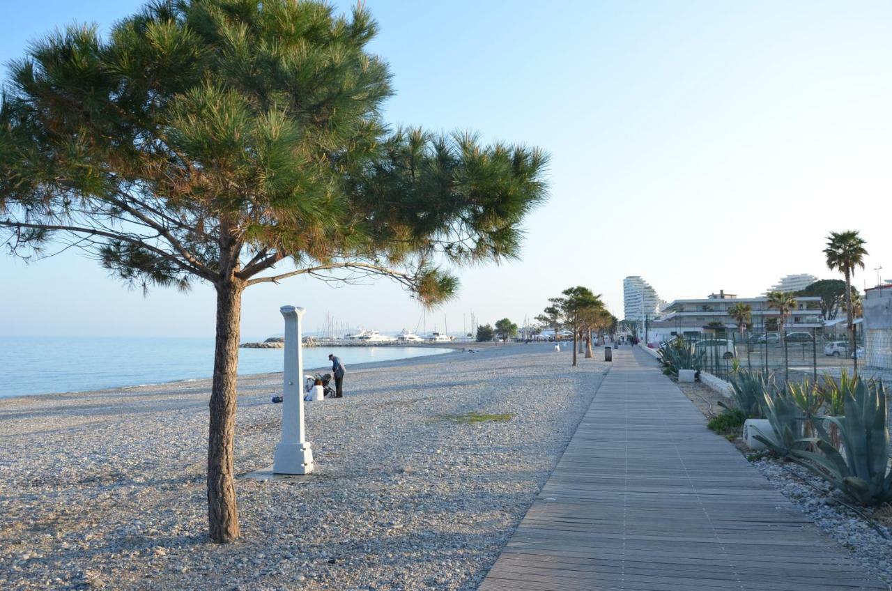 Dream French Riviera - Fame Marina Baie Des Anges Apartment Villeneuve-Loubet Ngoại thất bức ảnh